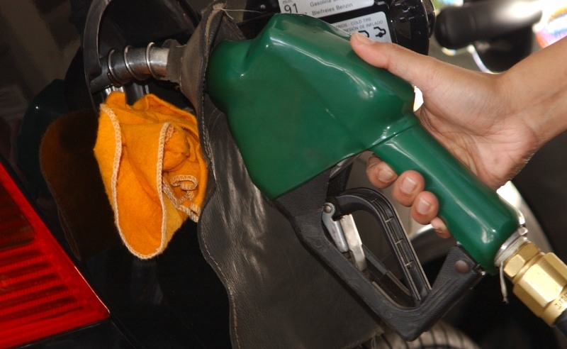 Petrobras aumenta preço do diesel em R$ 1, mas mantém subvenção