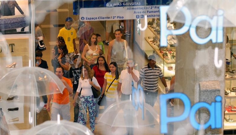 Comércio brasileiro deve faturar R$ 8,52 bilhões no Dia dos Pais de 2026