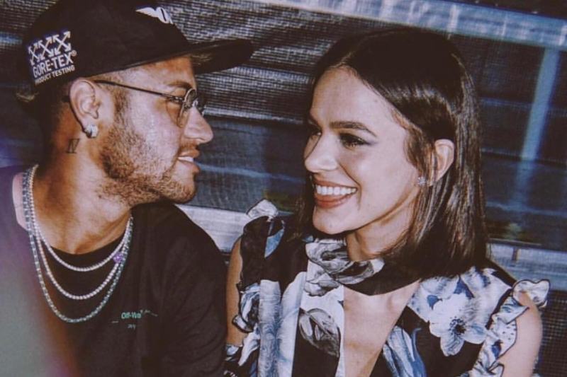 Bruna Marquezine fala sobre os desafios de seu namoro com Neymar