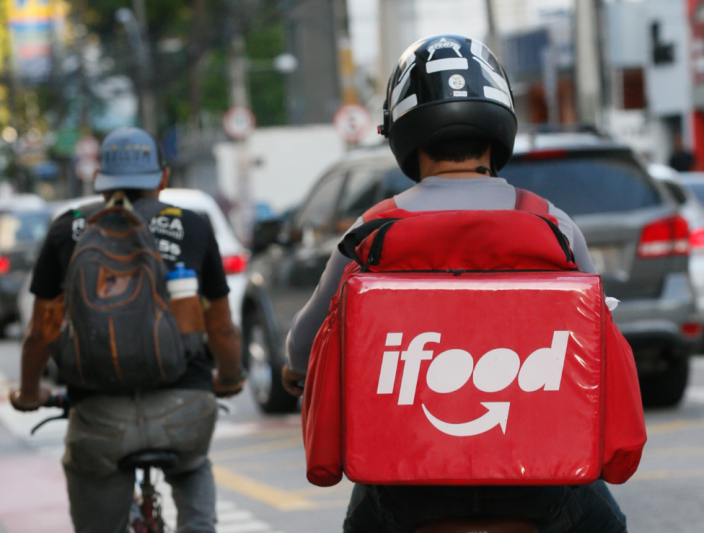iFood planeja investir R$ 24 bilhões até 2027, mesmo em meio a disputas legais