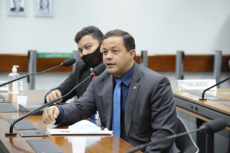 Juiz determina suspensão da página de ex-deputado no Facebook