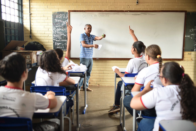 Senado aprova reajuste do piso salarial dos professores para R$ 5.130,63