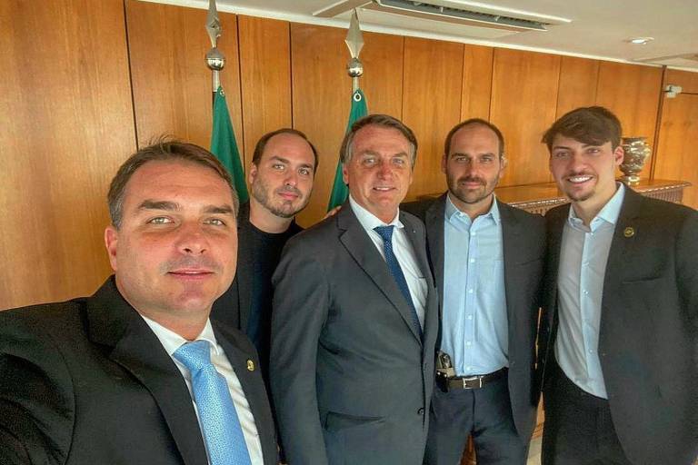 Financial Times analisa a família Bolsonaro: radicalismo e disfunção