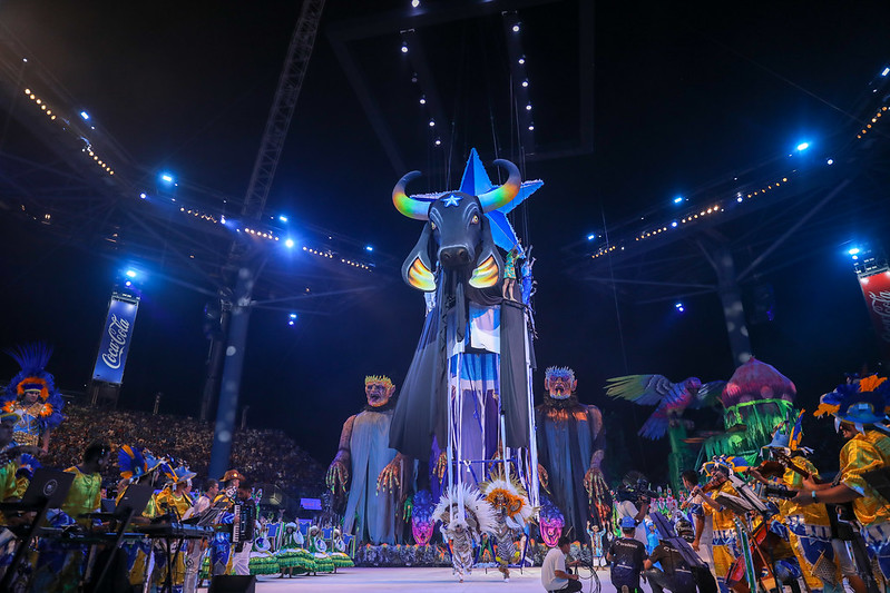 Proibição do içamento de pessoas com guindastes no Festival de Parintins