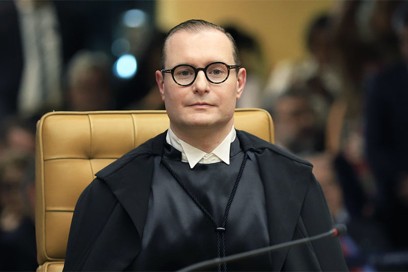 Ministro Zanin exige entrega de cópia de celular de Vorcaro até domingo