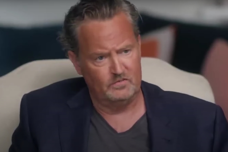 Netflix lança série documental sobre Matthew Perry com imagens exclusivas