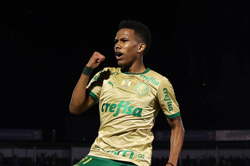 Jovens jogadores brasileiros enfrentam desafios em seus clubes