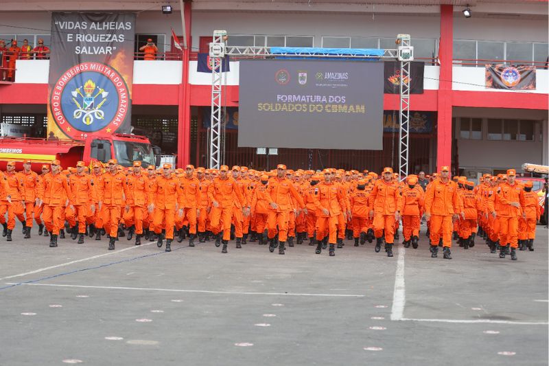 Aprovados em concurso do Corpo de Bombeiros protestam contra temporários