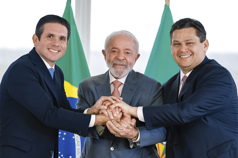 Lula anuncia apoio a reeleição de Motta e Alcolumbre para 2027