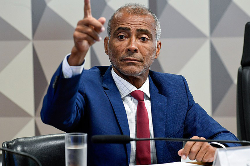 Romário anuncia devolução de salário durante a Copa do Mundo