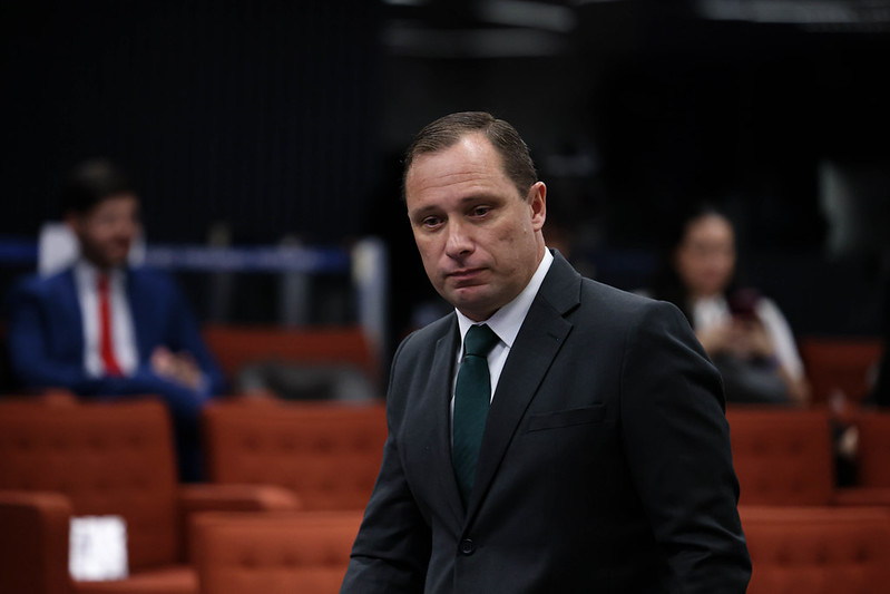 Moraes rejeita pedido de Mauro Cid para viagem a Abu Dhabi