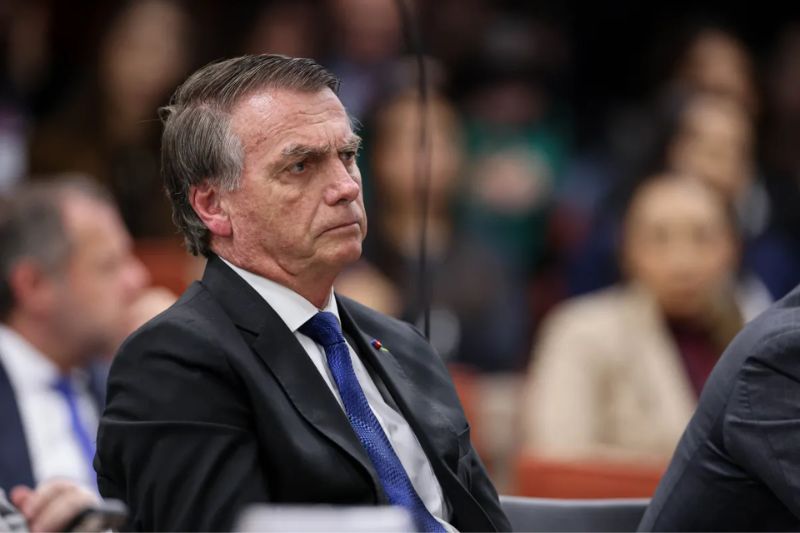 Defesa de Bolsonaro solicita manutenção da prisão domiciliar após apreensão de arma