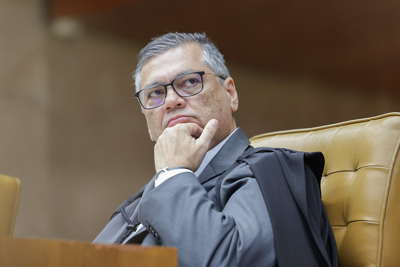 Ministro Flávio Dino cobra esclarecimentos sobre emendas parlamentares