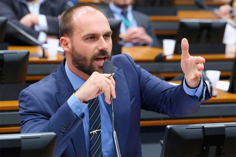 Eduardo Bolsonaro é desligado da Polícia Federal por abandono de cargo
