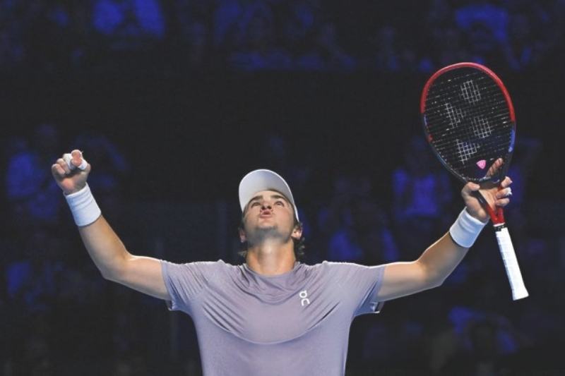 João Fonseca supera croata e se prepara para duelo com Djokovic em Roland Garros
