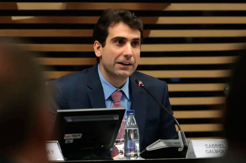 Pix impulsiona inclusão financeira, mas atenção ao endividamento, alerta BC