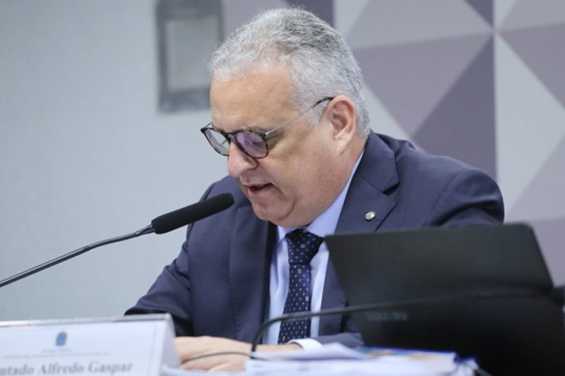 PF solicita investigação de vice de Flávio Bolsonaro por denúncia de estupro