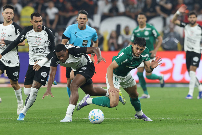 Profissionais do futebol discutem impactos das redes sociais na carreira