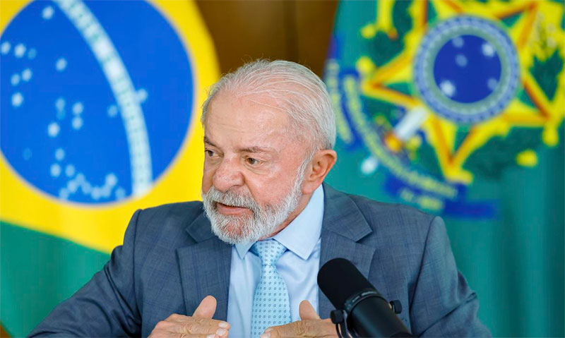 Lula dá início a tratamento de radioterapia após cirurgia no couro cabeludo