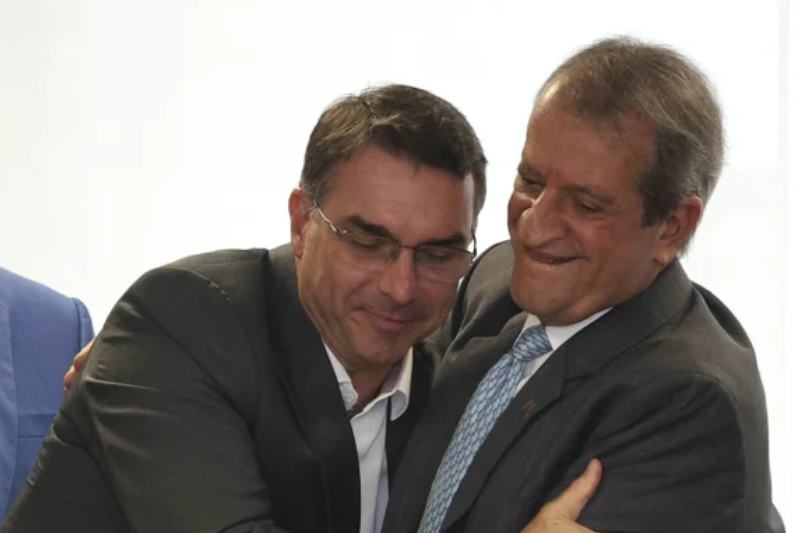 Presidente do PL descarta retirada de Flávio Bolsonaro da corrida presidencial