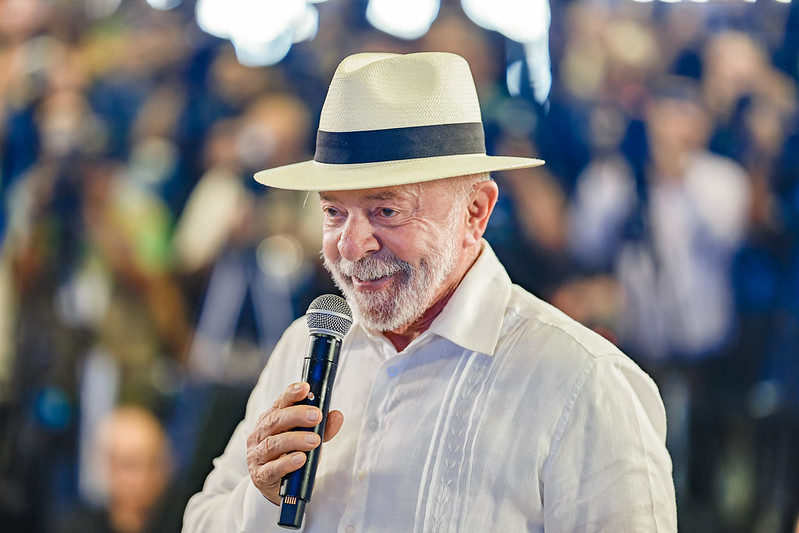 Lula diz que governo tentará recuperar refinarias privatizadas