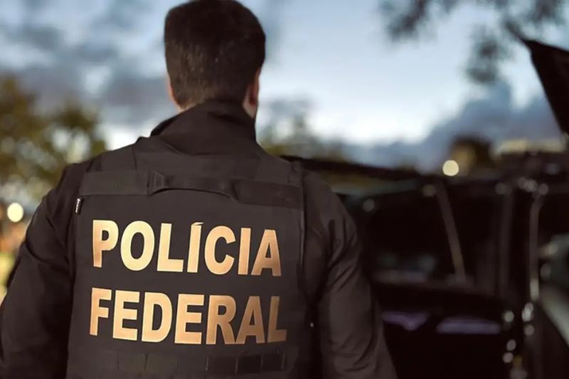 PF investiga ex-secretário do STJ por vazamentos a advogado de Flávio Bolsonaro