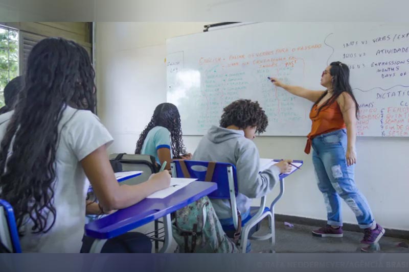 Censo Escolar Revela Avanços no Ensino Público e Redução do Abandono Escolar