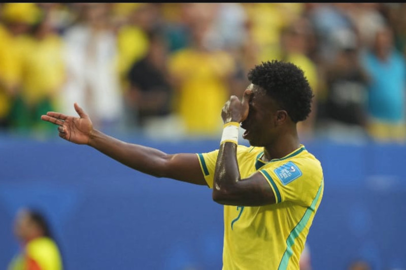 Brasil vence Escócia por 3 a 0 e se classifica em 1º no Grupo C