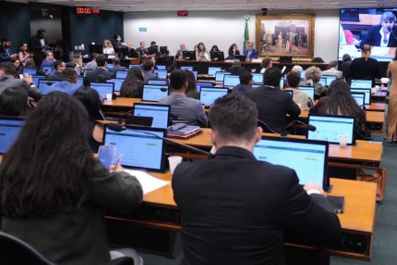CCJ da Câmara aprova relatório que propõe fim da aposentadoria compulsória