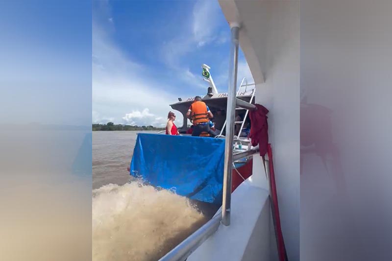 Lancha A Noiva fica à deriva no Rio Madeira após pane mecânica