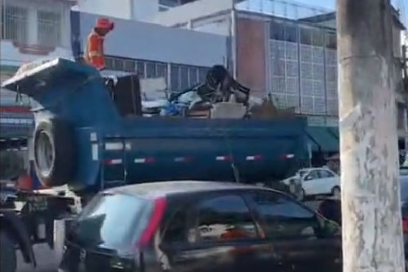 Operação de Limpeza Retira Lixos e Mobiliários do Centro de Manaus