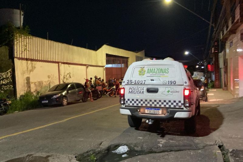 Homem se fere ao correr de bandidos em Manaus; ajuda é negada