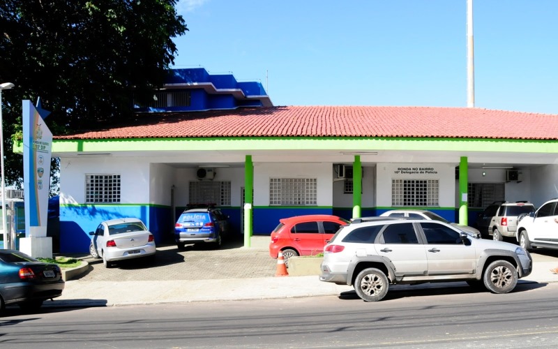 Preso foge algemado durante embarque em viatura no 1º DIP em Manaus