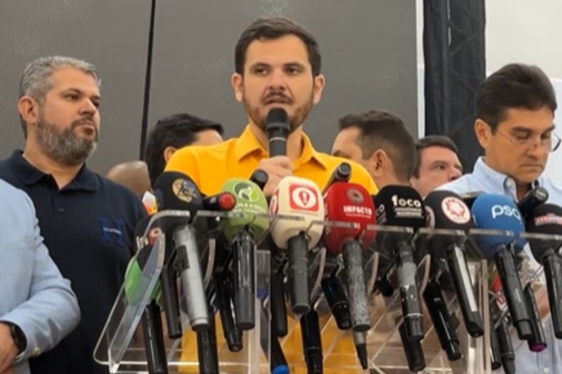 Prefeito de Manaus anuncia reestruturação da Ageman para fiscalizar água