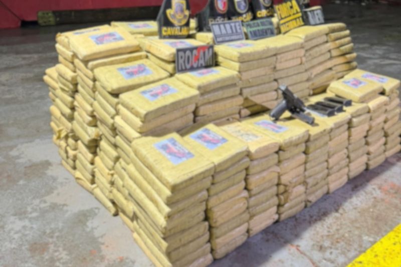 Sete homens são presos e 603 kg de skunk apreendidos em barcos em Coari