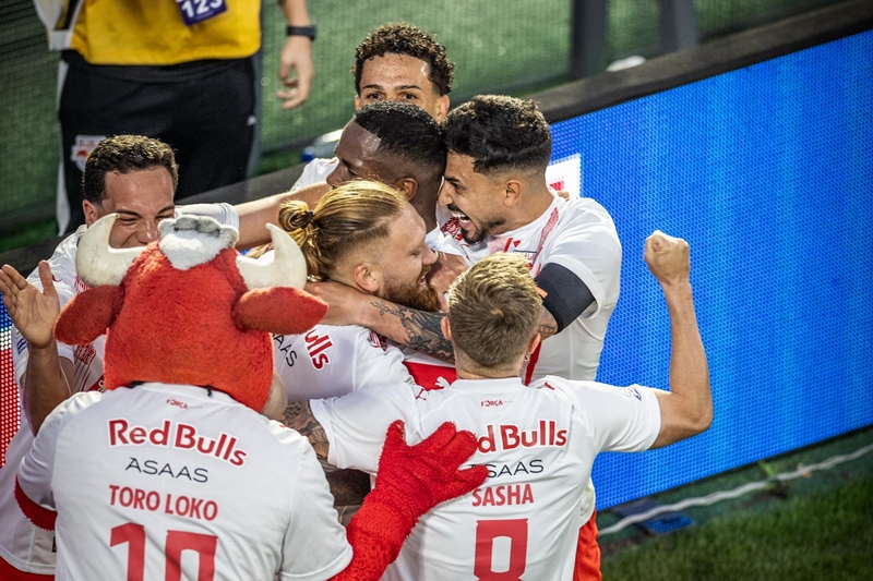 Red Bull Bragantino vence Grêmio com gol nos acréscimos e se aproxima do G-6