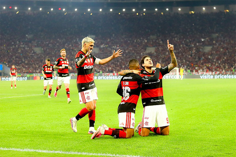 Flamengo vence Cruzeiro e avança para as quartas de final da Libertadores