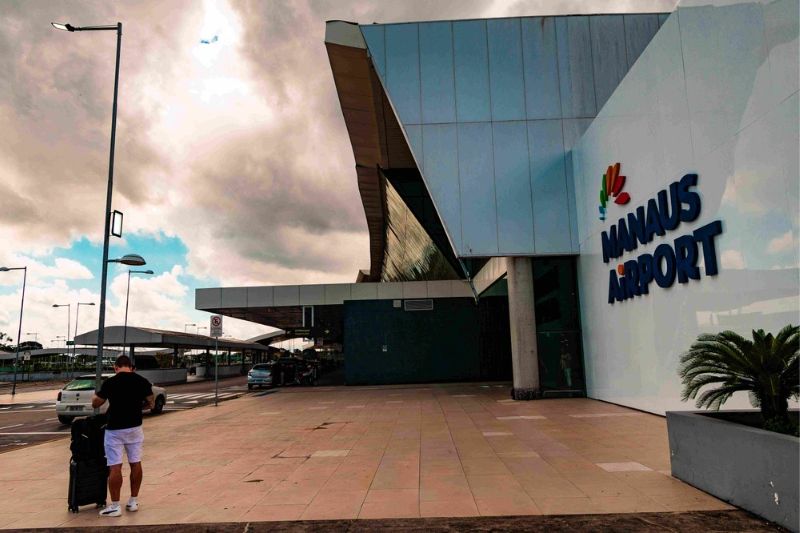 Dois homens são sentenciados a 10 anos de prisão por tráfico de drogas no aeroporto