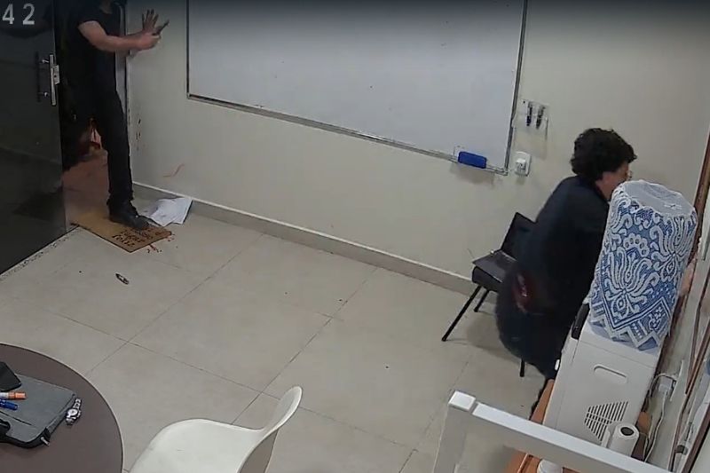 Professor esfaqueado por aluno relata ataque sem justificativa