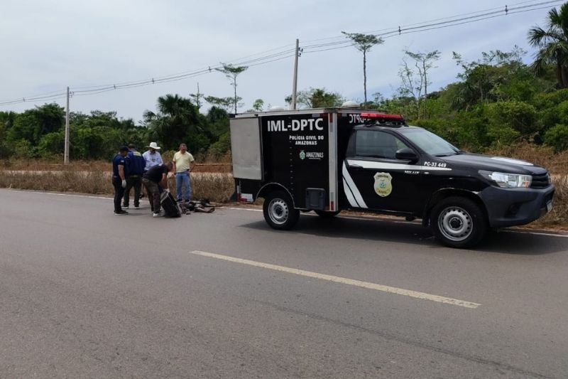 Mulher é encontrada morta na AM-070 em Iranduba; suspeita é de atropelamento