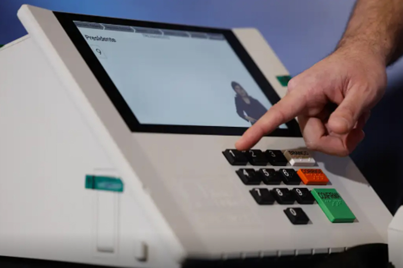 Cerimônia de Assinatura Digital Garante Segurança das Urnas Eletrônicas
