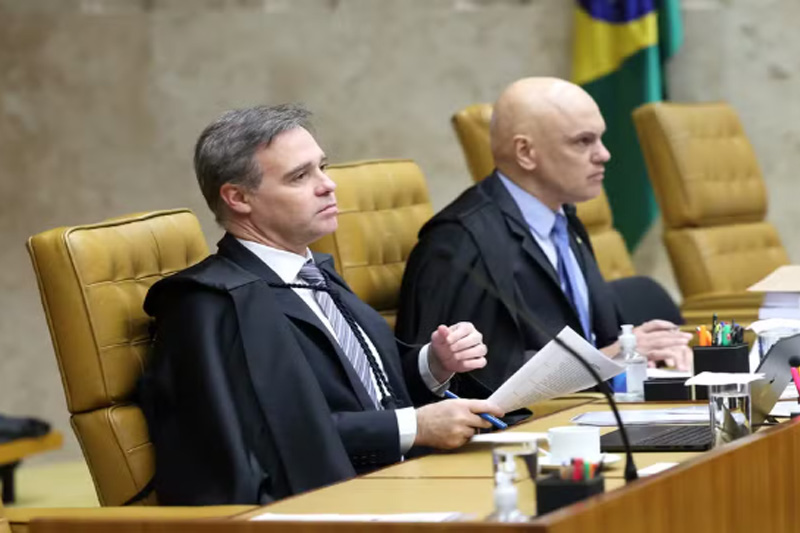 Alexandre de Moraes denuncia André Mendonça por improbidade e abusos