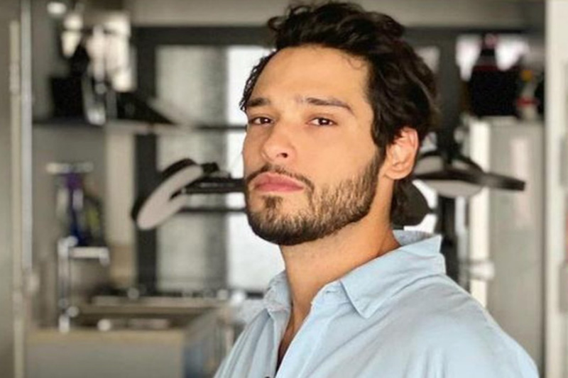 Bruno Fagundes se pronuncia sobre influenciadores na novela