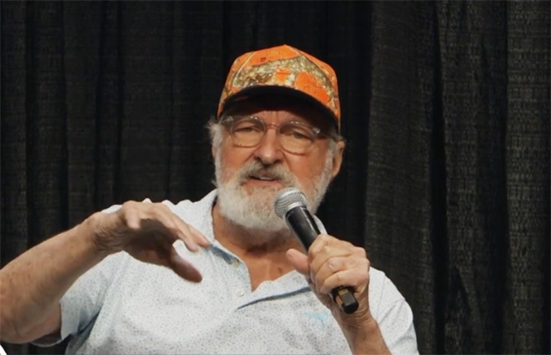 Randy Quaid critica escolha de Anne Hathaway em Dias de Trovão 2