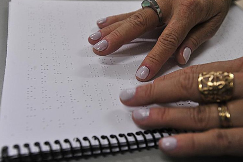 Analfabetismo entre pessoas com deficiência é 12 vezes mais elevado