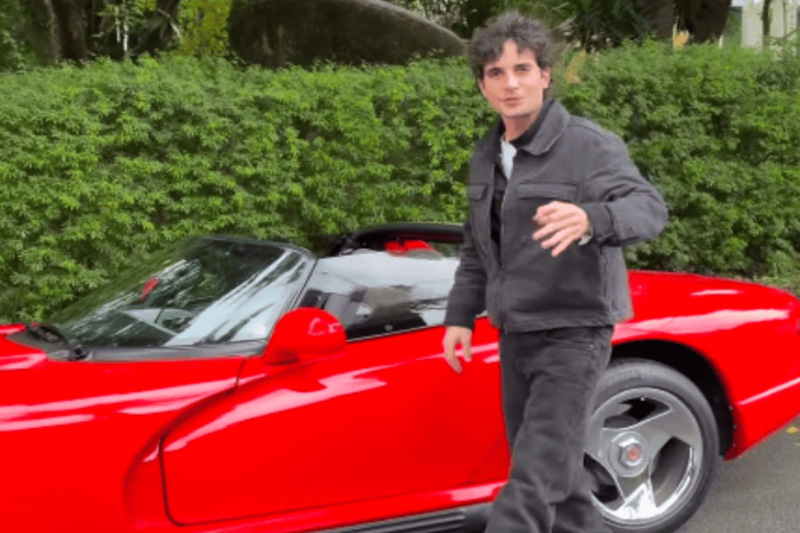 Fiuk coloca à venda Dodge Viper 1993 para quitar dívidas