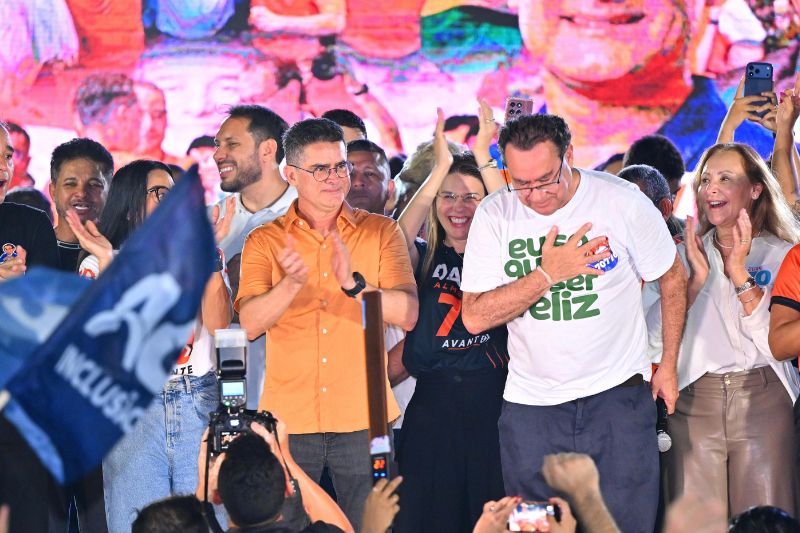 Augusto Cury destaca afinidade com David Almeida em comício em Manaus
