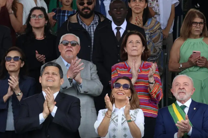 Lula participa de desfile de 7 de Setembro em Brasília com alvos de André Mendonça no STF