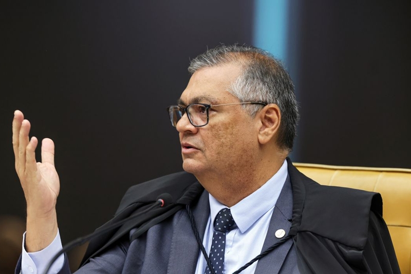 Flávio Dino quebra sigilo de investigações sobre filme de Bolsonaro