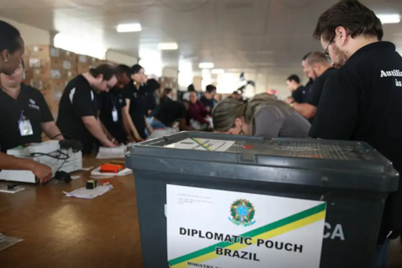 Quase 1 milhão de brasileiros no exterior poderão votar em 2026
